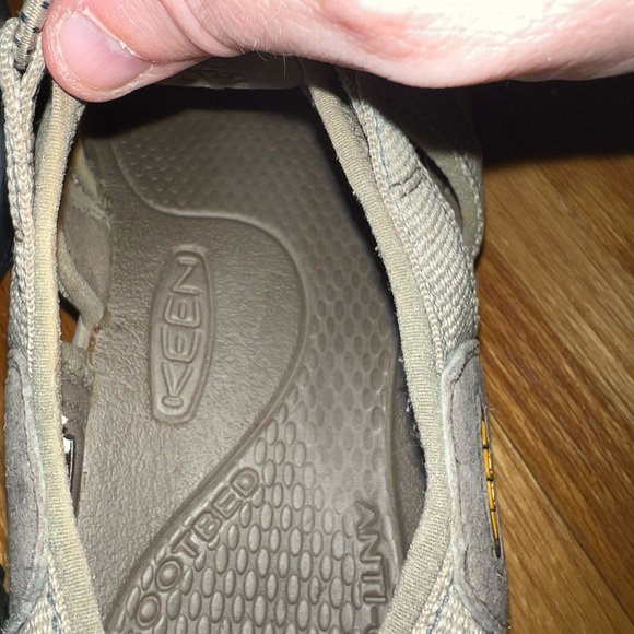 Gently worn men’s Keens - Picture 9 of 13